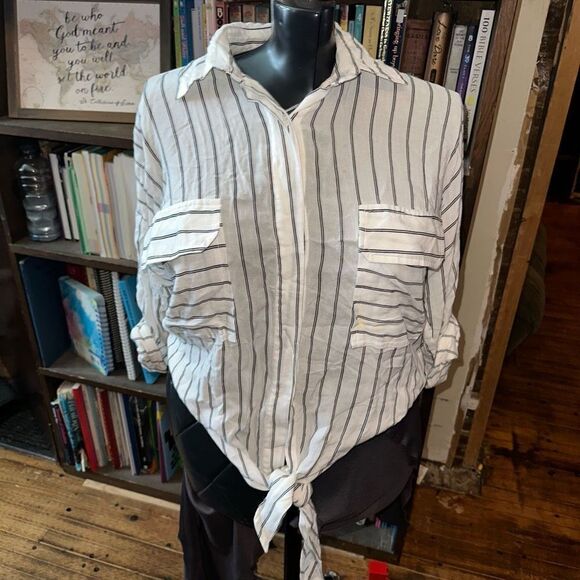 Faithful the Brand Brigette monochrome striped tie 4 button top - Picture 2 of 4